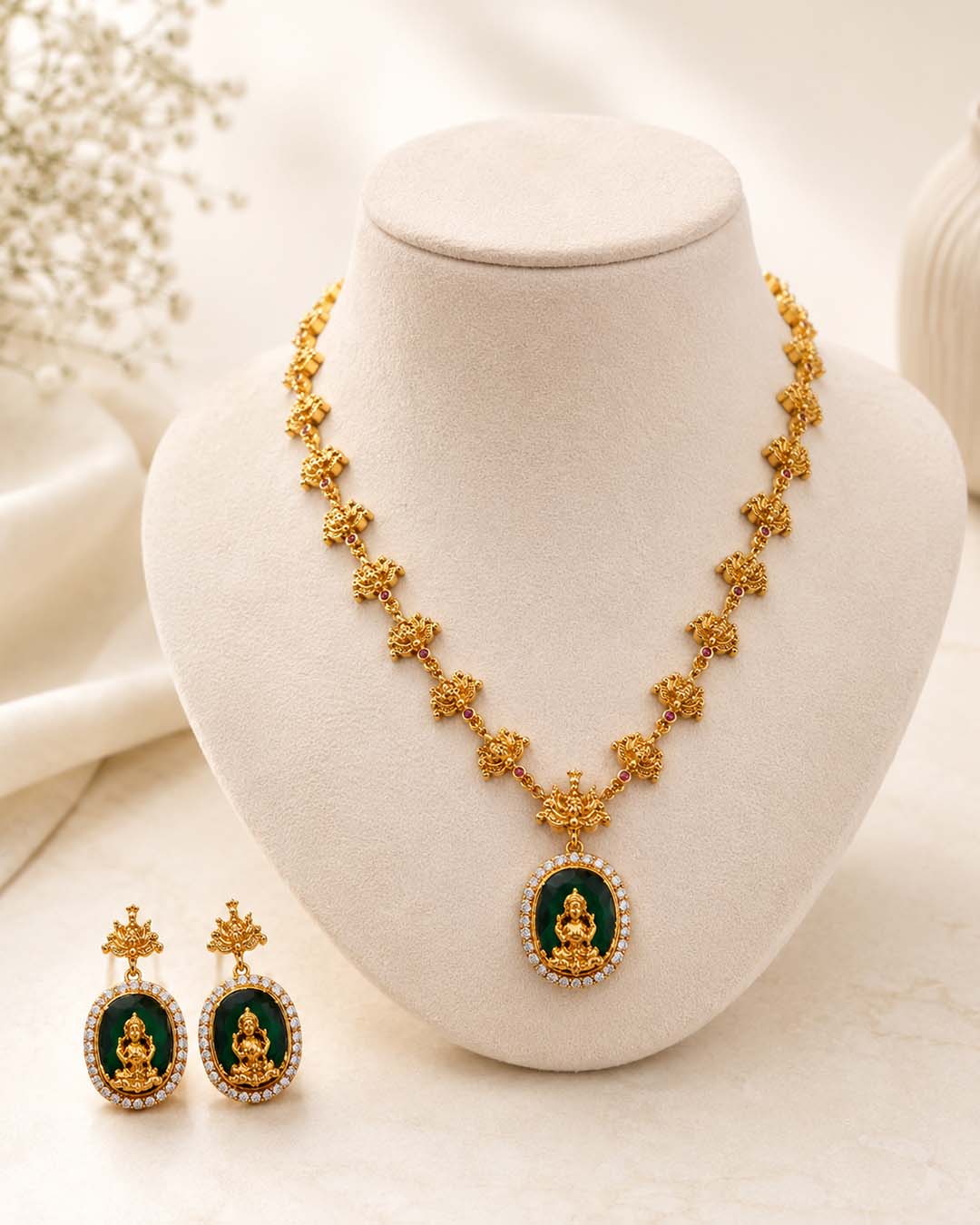 Antique Goddess Lakshmi Pendant Jewellery Set