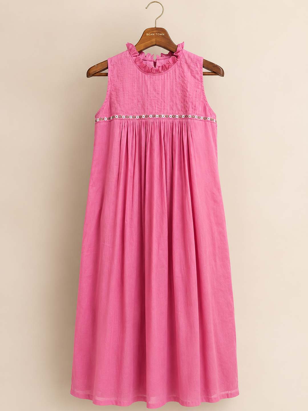 Stella-Pink Sleeveless Dress With a Softly Gathered Pleats