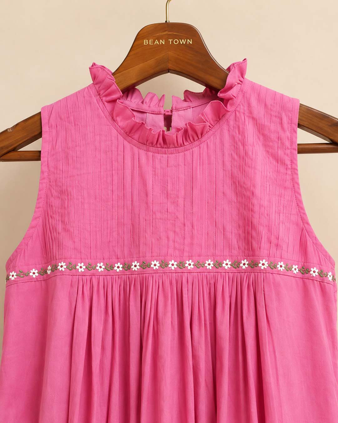Stella-Pink Sleeveless Dress With a Softly Gathered Pleats