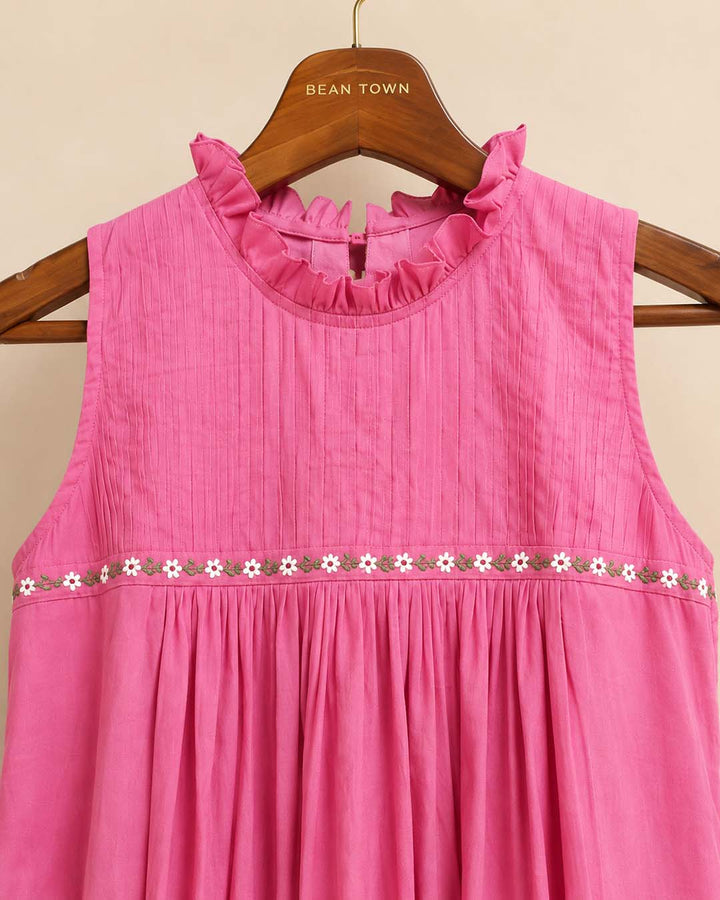 Stella-Pink Sleeveless Dress With a Softly Gathered Pleats